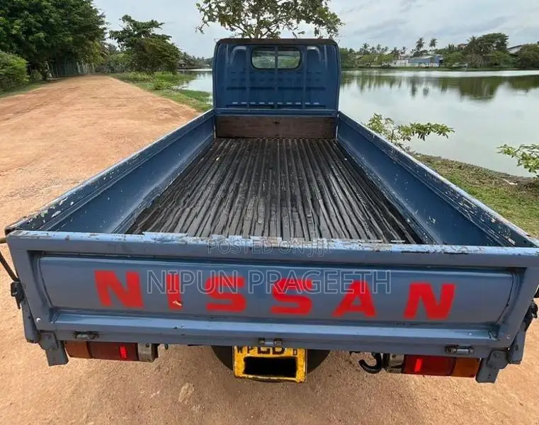 Nissan Atlas 2000