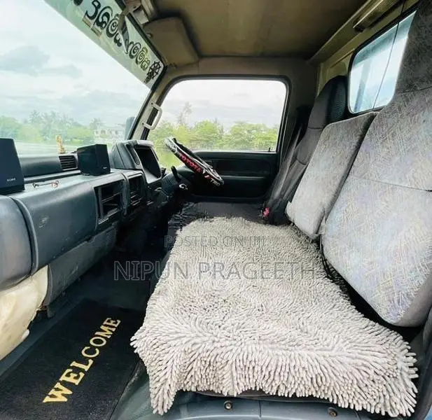 Nissan Atlas 2000