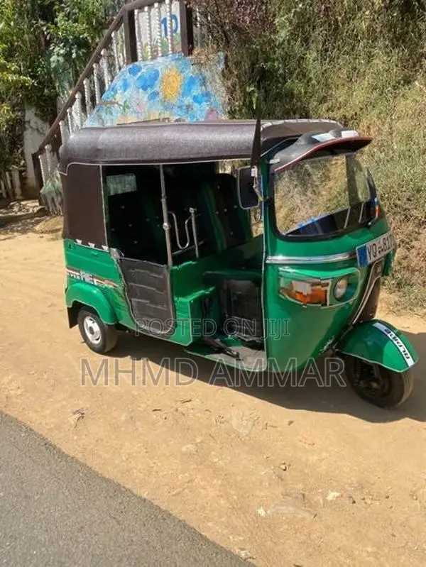 Bajaj RE 2011