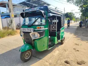 Bajaj RE 2016