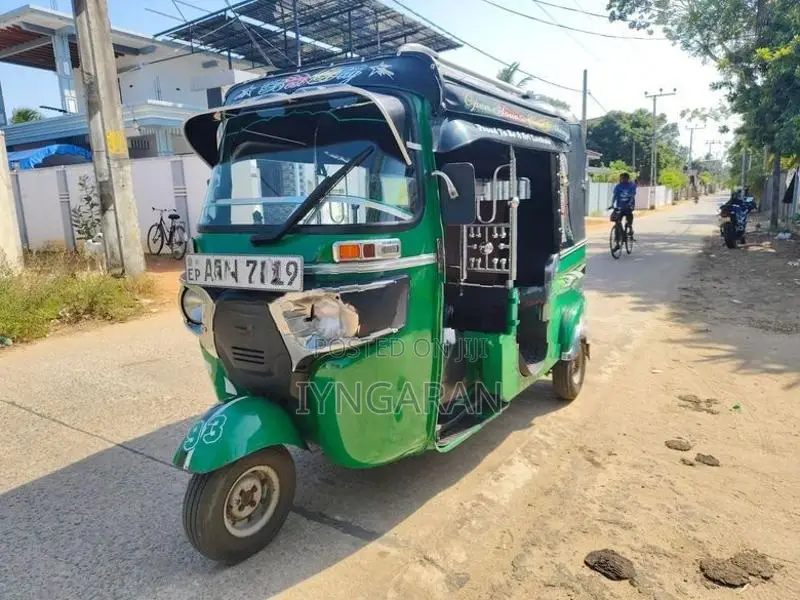 Bajaj RE 2016