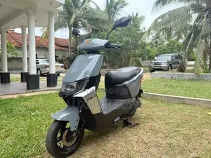 Yadea E8S 2025