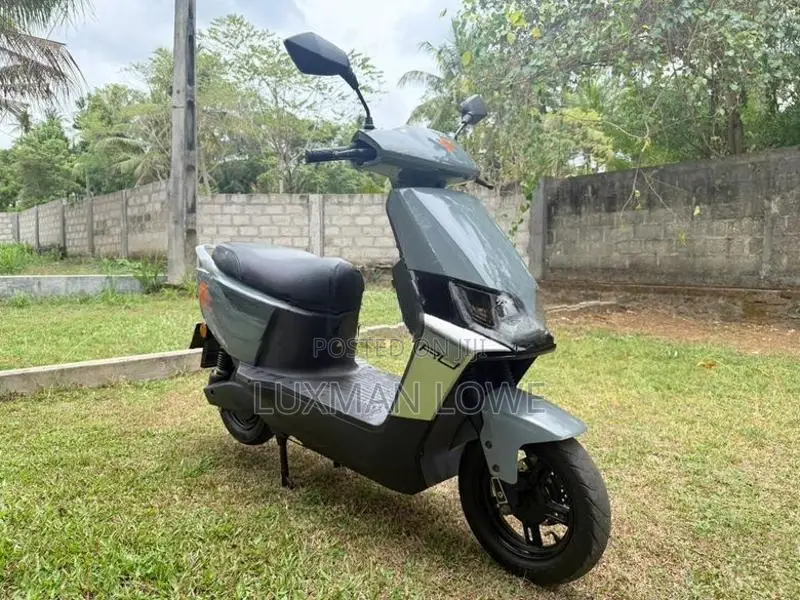 Yadea E8S 2025