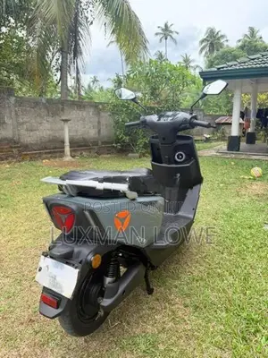Yadea E8S 2025
