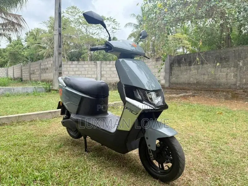Yadea E8S 2025