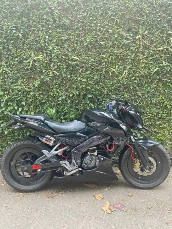 Bajaj Pulsar N160 2018