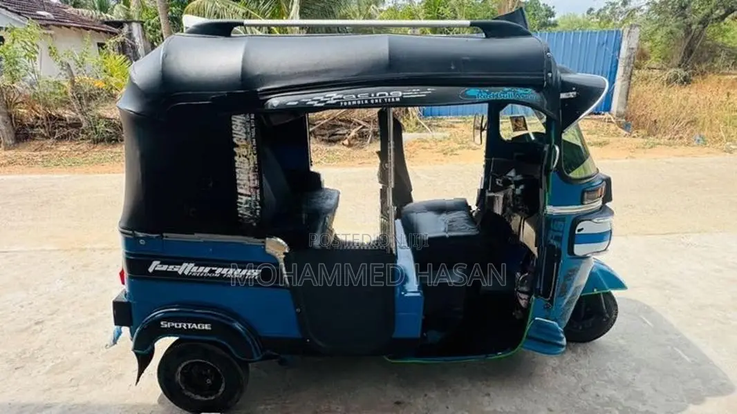 Bajaj RE 2016