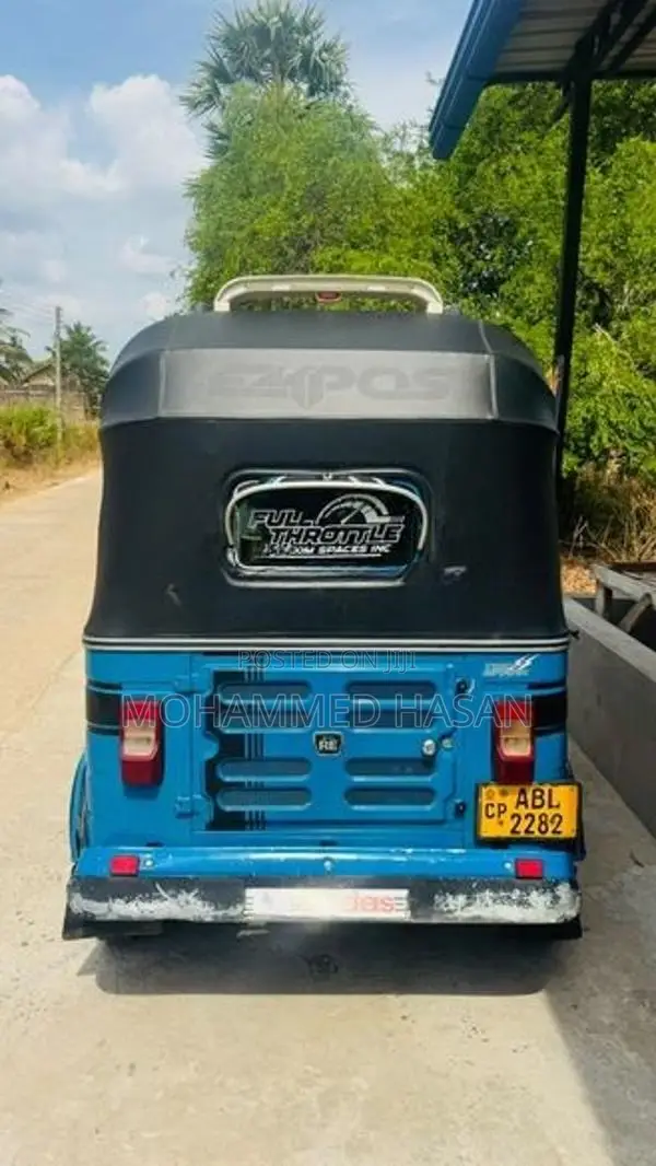 Bajaj RE 2016