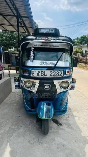Bajaj RE 2016