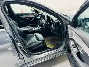 Mercedes Benz C200 AMG Premium 2ND DIMO 2020