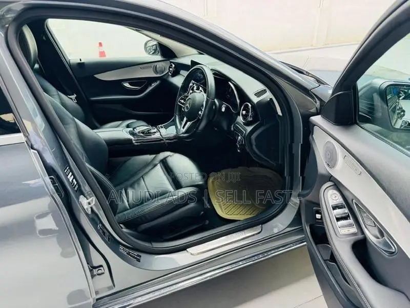 Mercedes Benz C200 AMG Premium 2ND DIMO 2020
