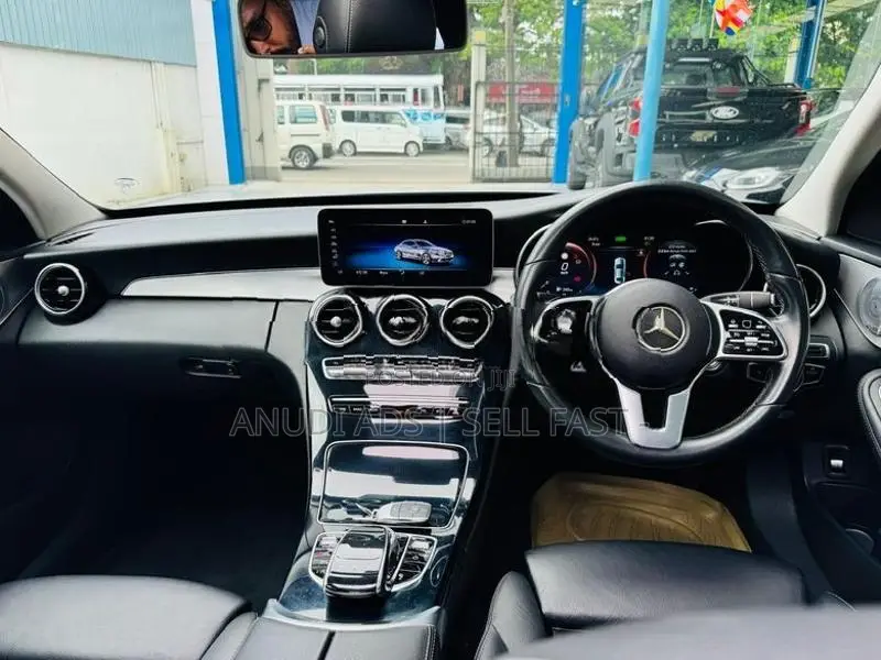 Mercedes Benz C200 AMG Premium 2ND DIMO 2020