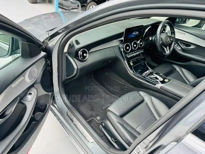 Mercedes Benz C200 AMG Premium 2ND DIMO 2020