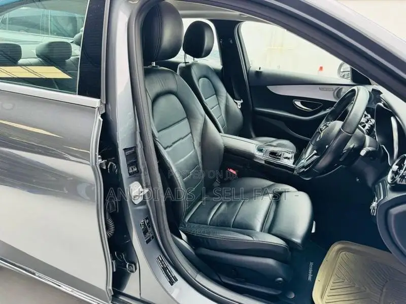 Mercedes Benz C200 AMG Premium 2ND DIMO 2020
