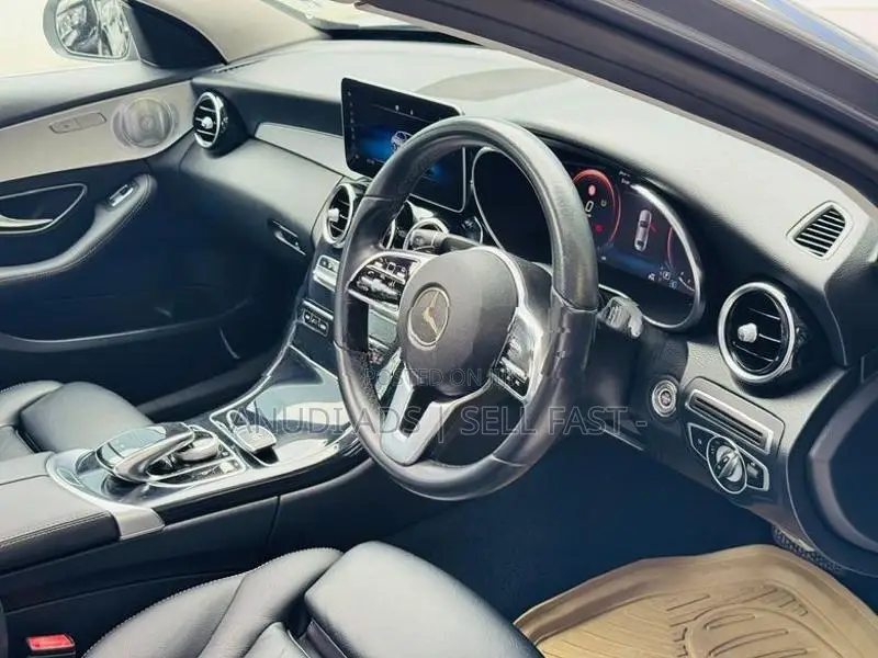 Mercedes Benz C200 AMG Premium 2ND DIMO 2020