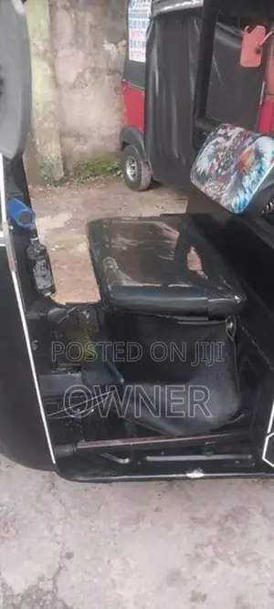 Bajaj RE 2012
