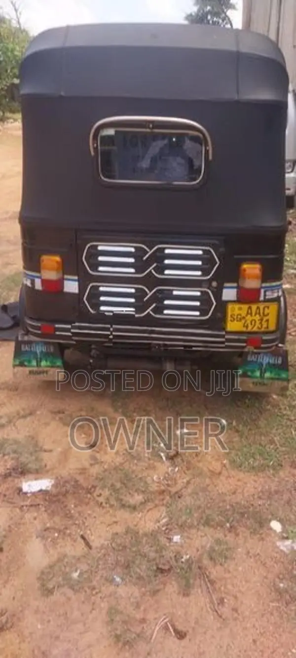 Bajaj RE 2012