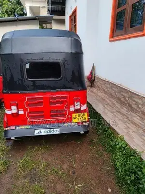 Bajaj RE 2016