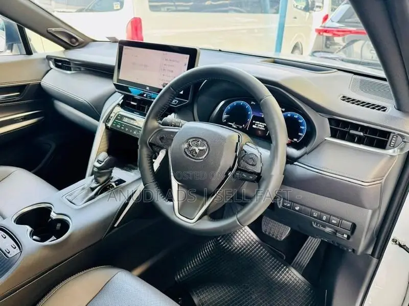Toyota Harrier Z ONLY Petrol Higest 2025
