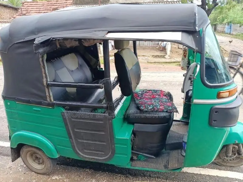 Bajaj RE 2017