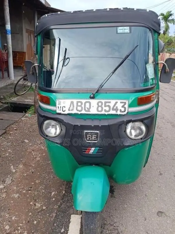 Bajaj RE 2017