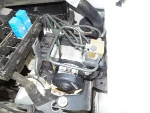 Nissan Navara D-40 ABS Unit