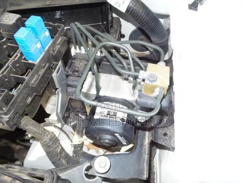 Nissan Navara D-40 ABS Unit