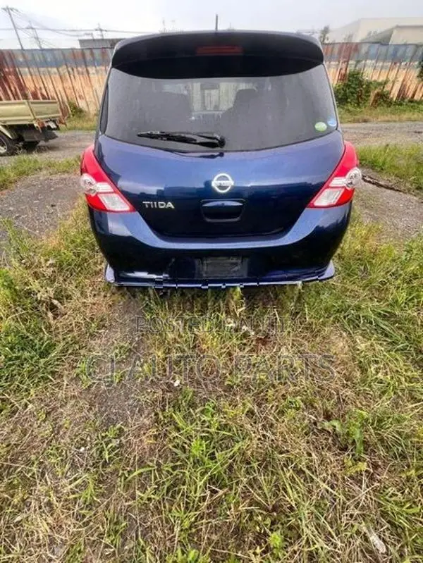 Nissan Tiida Hatcback Complete Body Kit with Spoiler