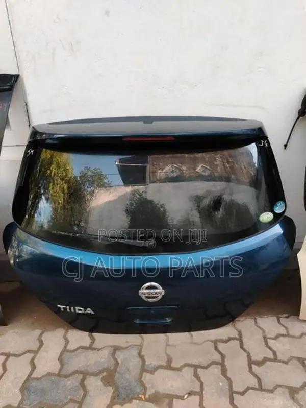 Nissan Tiida Hatcback Complete Body Kit with Spoiler