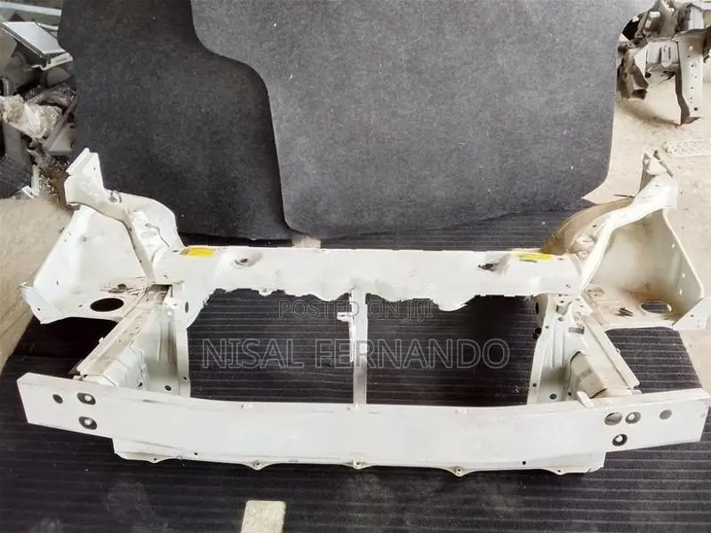 Toyota Prius 20 Nose Cut Panel