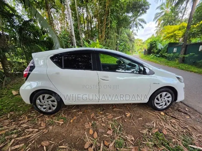 Toyota Aqua 2015