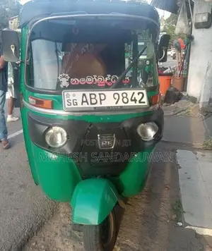 Bajaj RE 2019