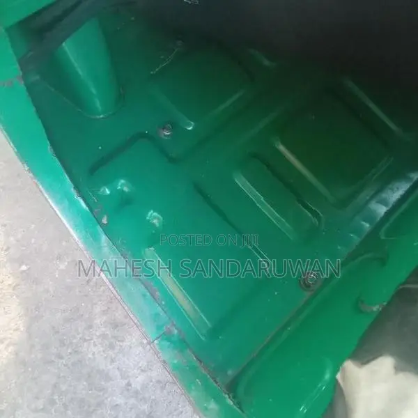 Bajaj RE 2019