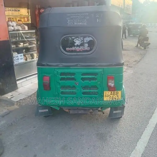 Bajaj RE 2019