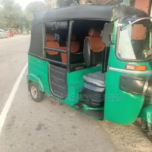 Bajaj RE 2019