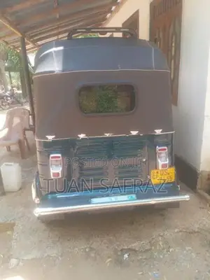 Bajaj RE 2009