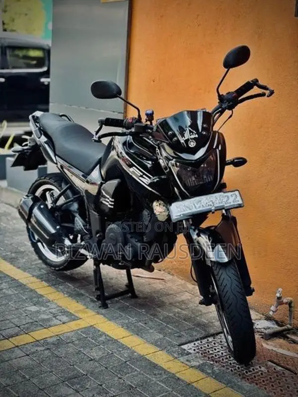 Yamaha FZ S 2011