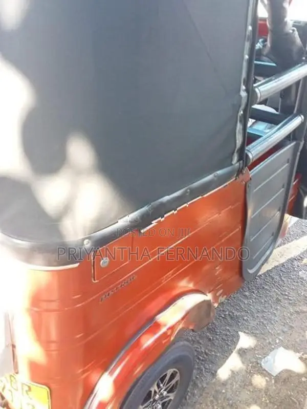 Bajaj RE 2018