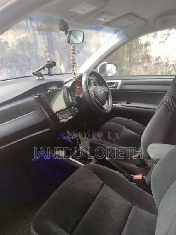 Toyota Axio 2014