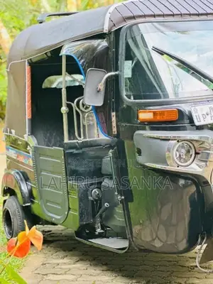 Bajaj RE 2015