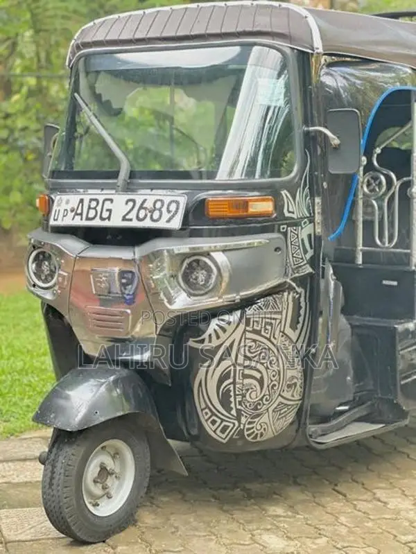 Bajaj RE 2015