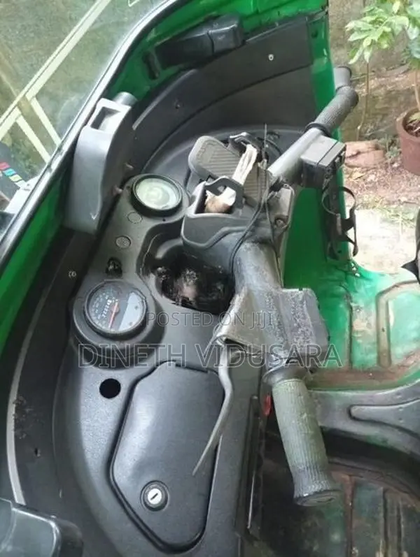 Bajaj RE 2014