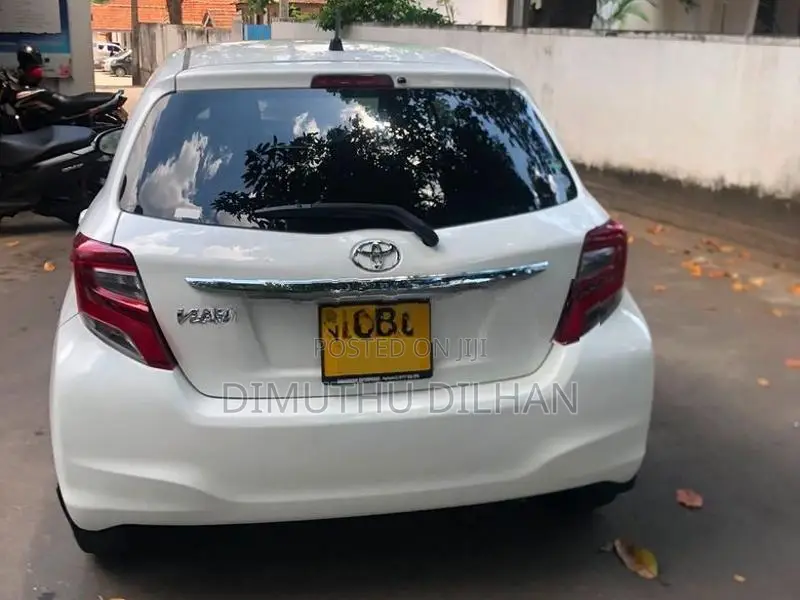 Toyota Vitz 2015