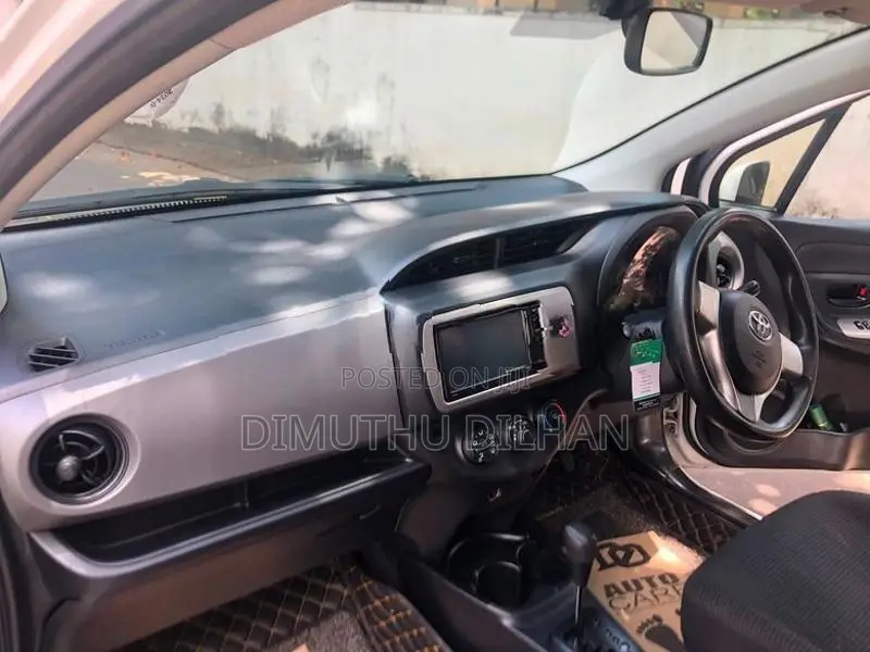 Toyota Vitz 2015