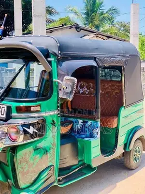 Bajaj RE 2018