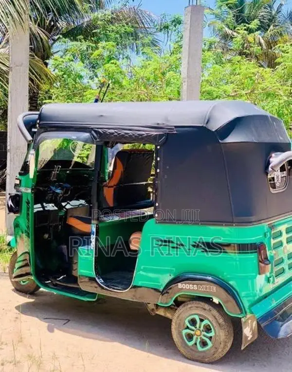 Bajaj RE 2018