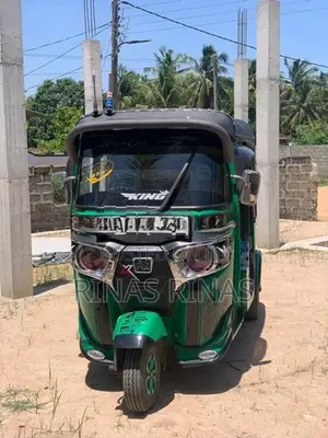 Bajaj RE 2018