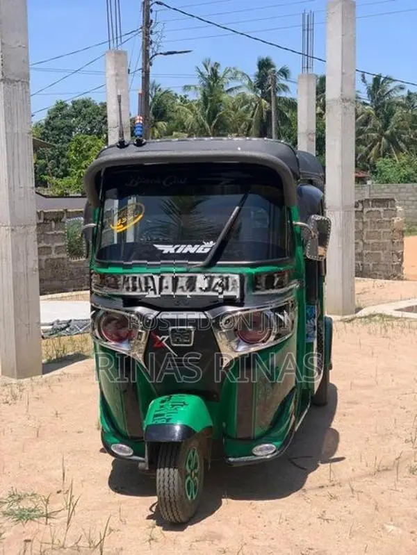 Bajaj RE 2018