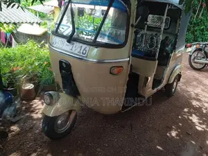 Bajaj RE 2000