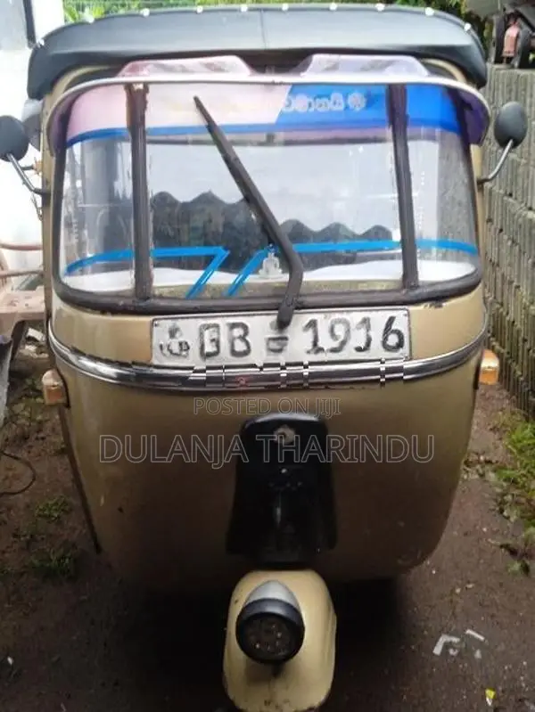 Bajaj RE 2000